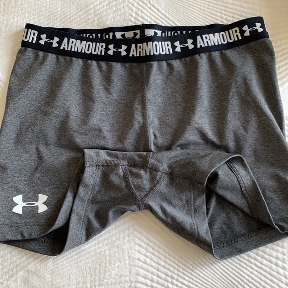 SOLD Under Armour 2” compression shorts - Picture 3 of 3